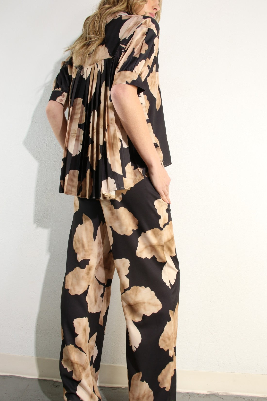 Short Sleeve Back Pleats Top & Pants Set Mocha